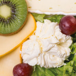3005 Singlefrühstück Käse: Bonbel, Brie, Orange, Kiwi, Frischkäse, Salat, Trauben