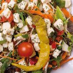 Gartensalat Hirtenkäse: Mischsalat, Paprika, Peperoni, Cherrytomaten, Hirtenkäse, Petersilie