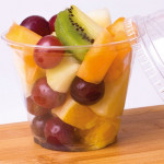 5227 Obstbecher: Geschnittenes, frisches Obst