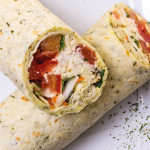 2035 Tomate Mozzarella: Tortilla, Tomate, Mozzarella, Pesto, Mischsalat